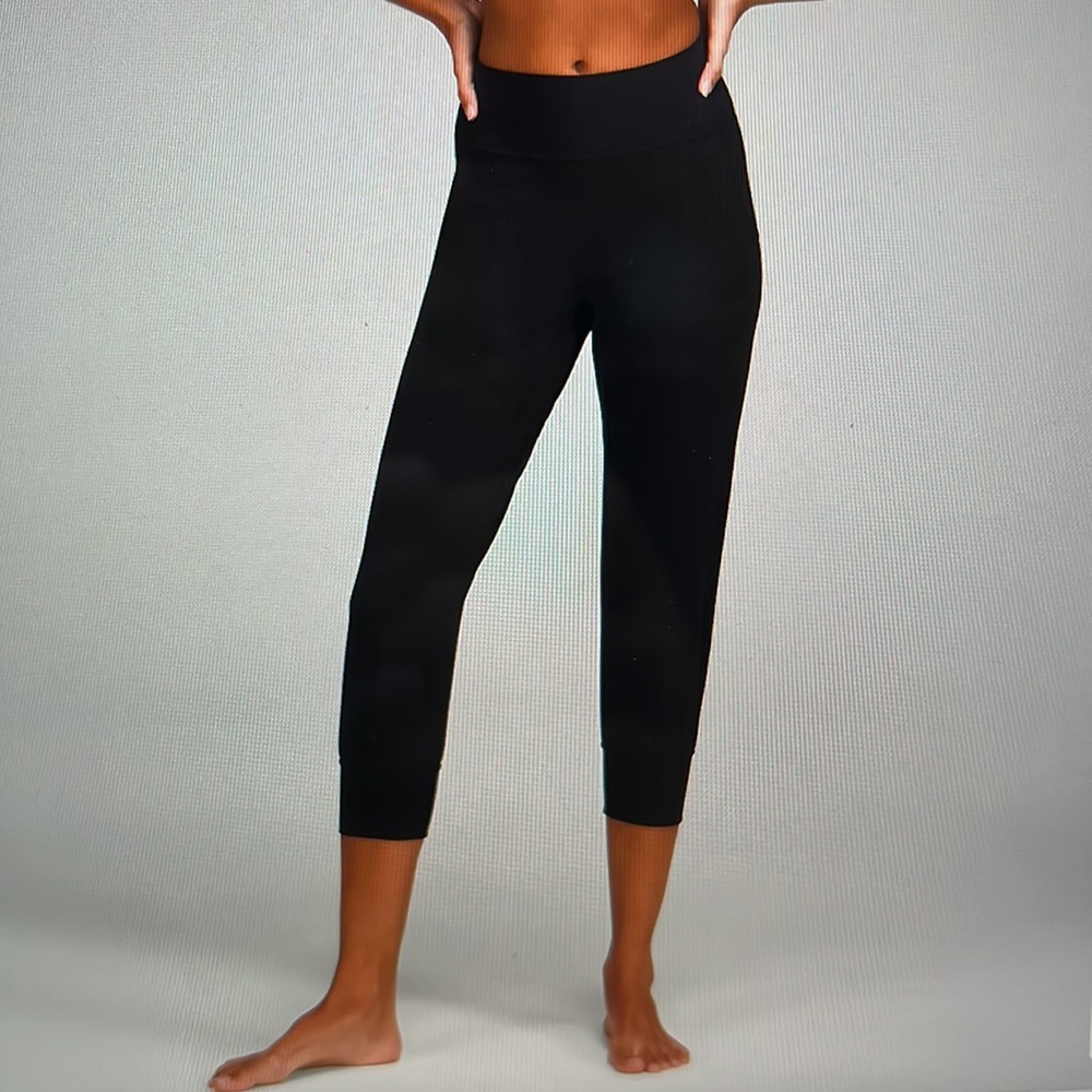 Lululemon Align Cropped jogger size 6